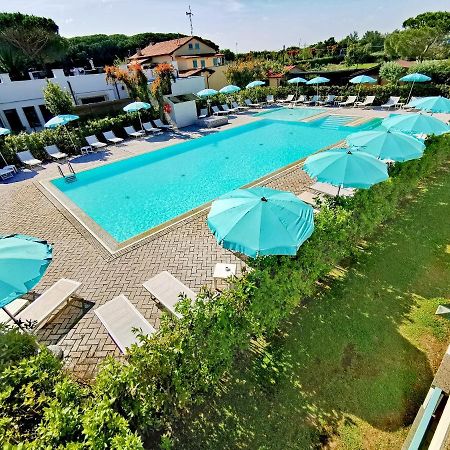 Apartments In Residence In Vada With Swimming Pool 450 Meters From The Sea Eksteriør billede